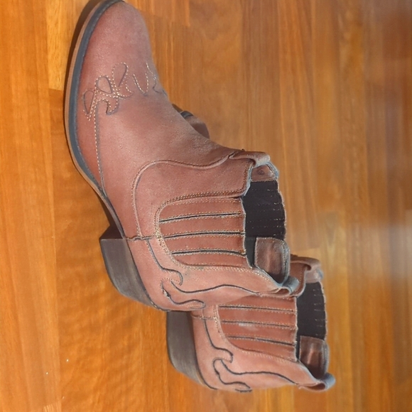 Boots - Picture 3 of 4